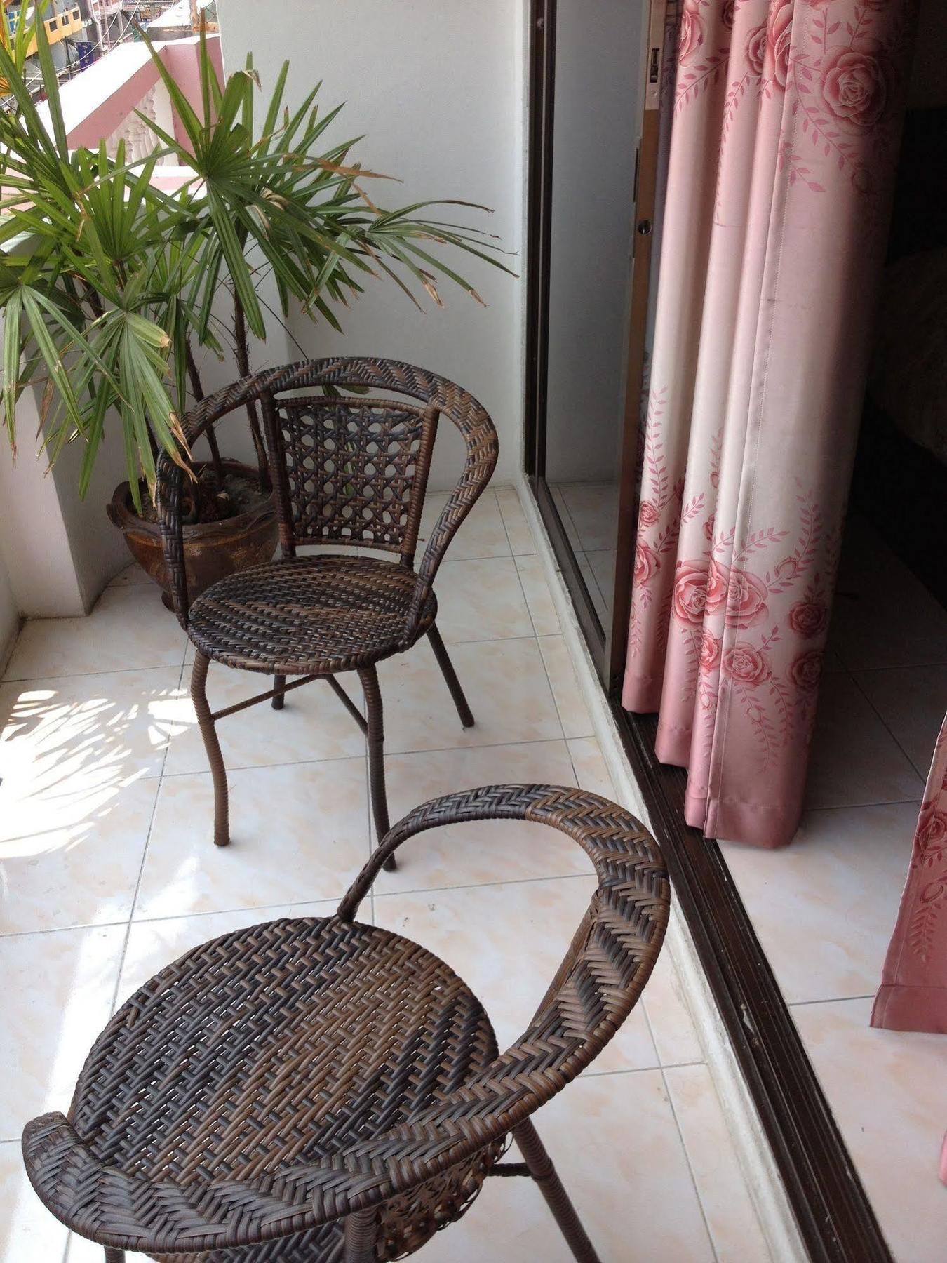 Artem'S Guesthouse Jomtien Beach Dış mekan fotoğraf