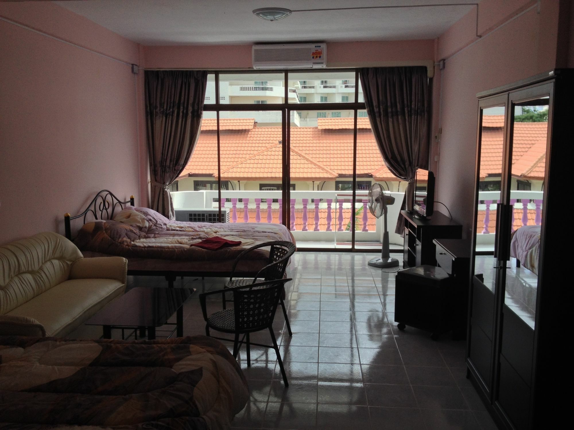 Artem'S Guesthouse Jomtien Beach Dış mekan fotoğraf